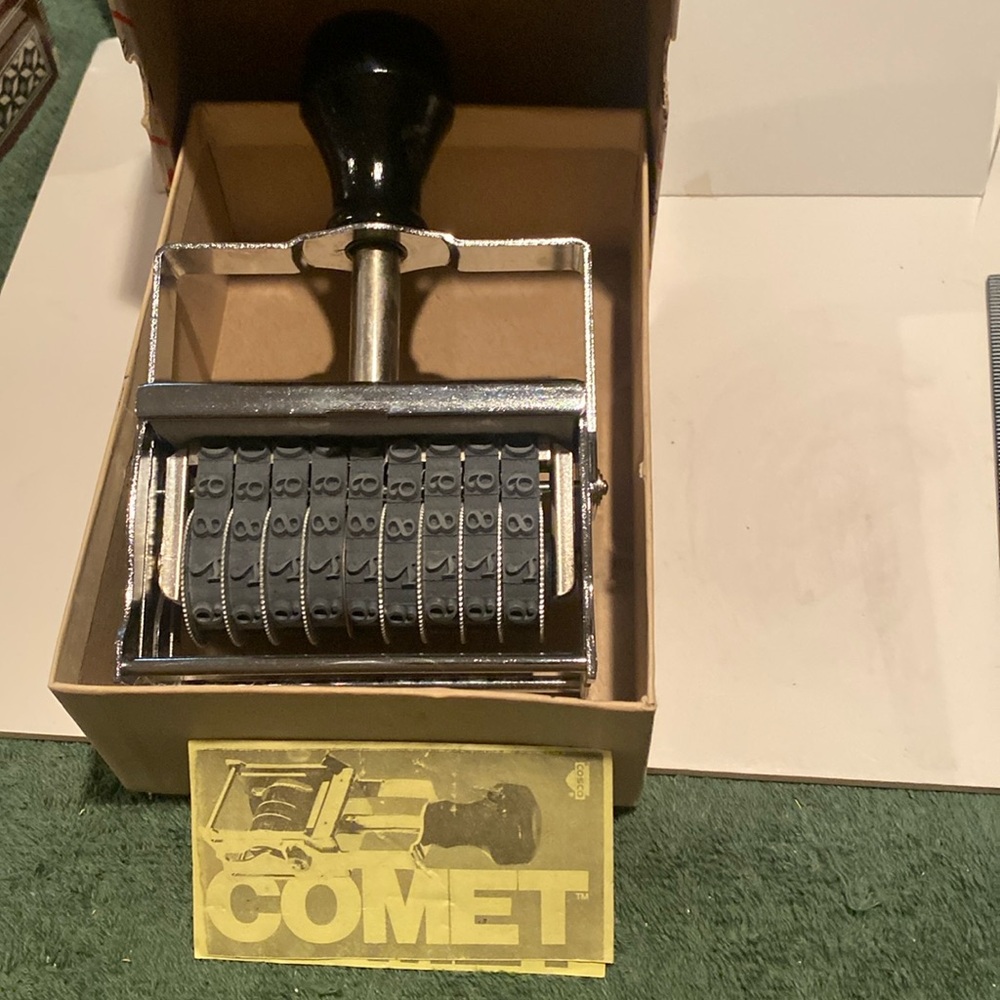 NIB & Vintage 1982 Comet Self-Inking Stamp with 9 Bands
